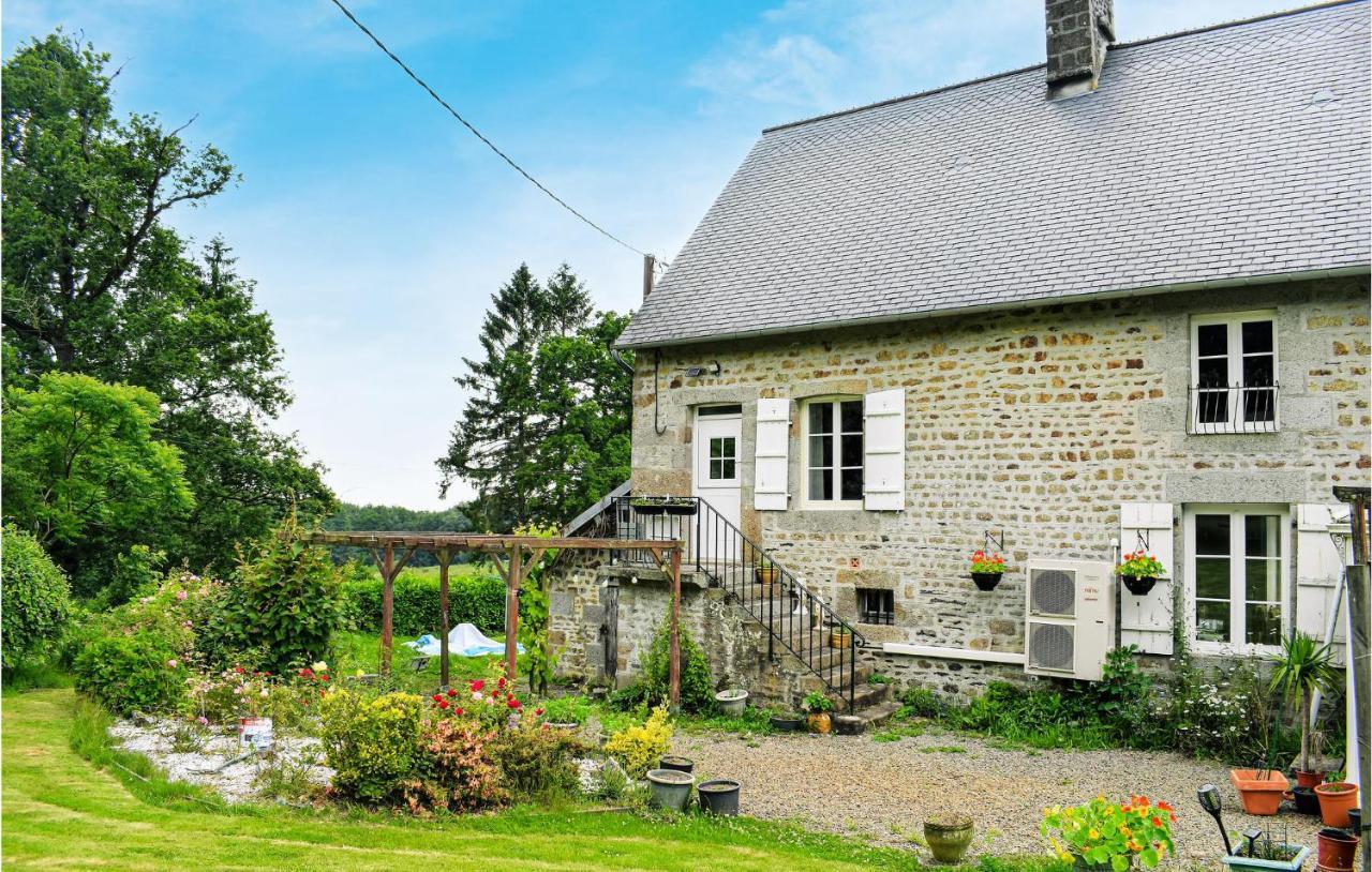 Awesome Home In Saint-Sever-Calvados With Kitchen Ngoại thất bức ảnh