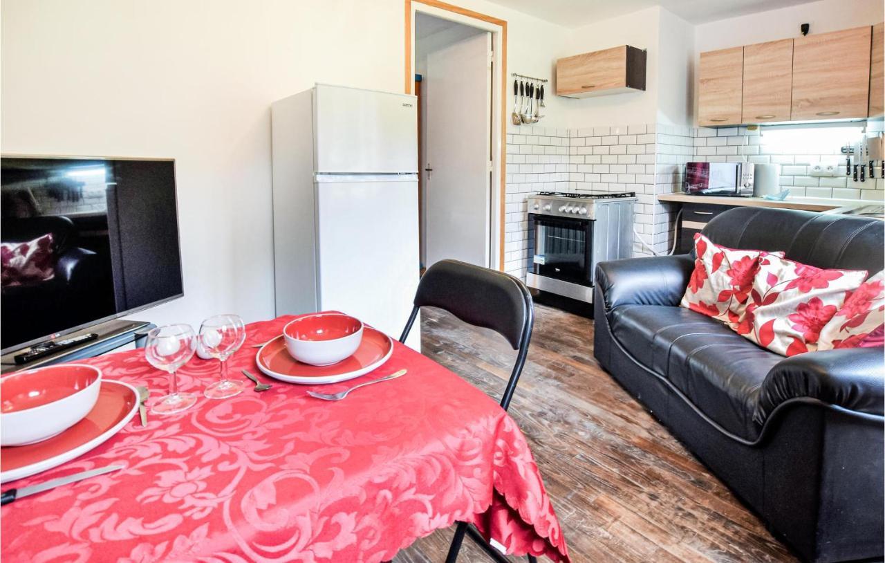 Awesome Home In Saint-Sever-Calvados With Kitchen Ngoại thất bức ảnh